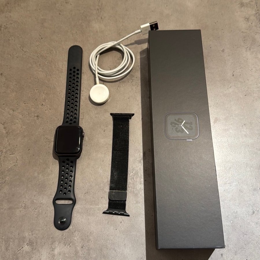 Apple Watch Series 4 | 44mm Space Gray Aluminium