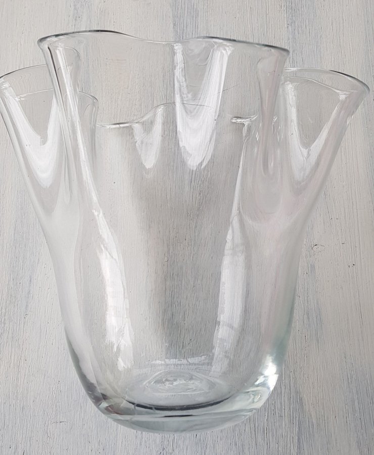 Glasvas/ tulpanvas glasH17 cmca 19 cm i diameter