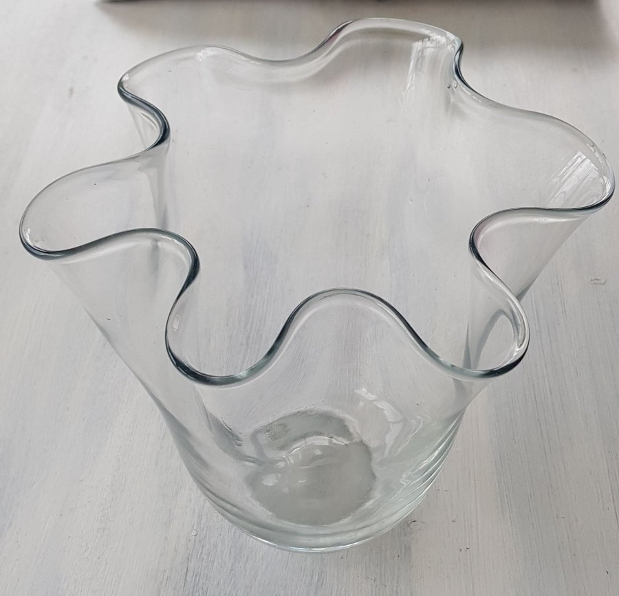 Glasvas/ tulpanvas glasH17 cmca 19 cm i diameter