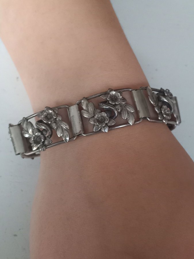 Underbart ARMBAND äkta silver PINCO Förening UPA 1954 blommor 26,5 gram Stockhol