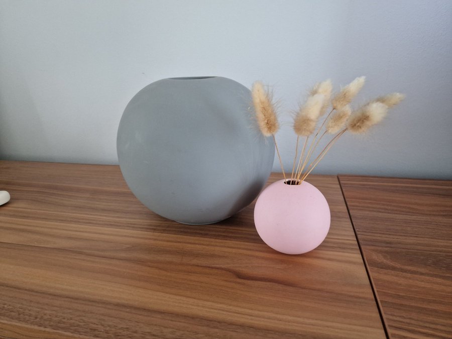 COOEE ball vase, vas / vaser grå och rosa