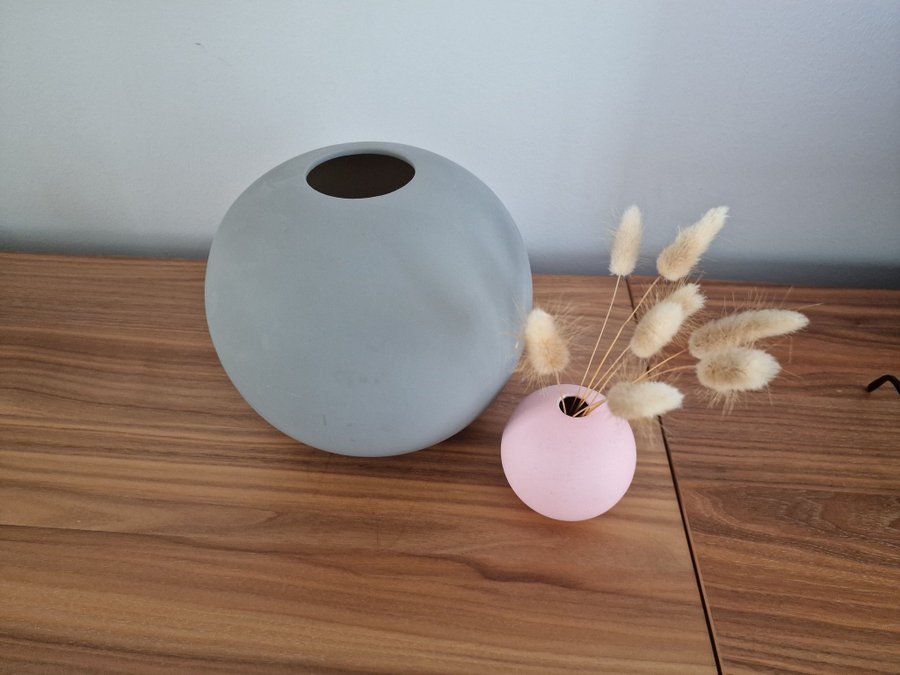 COOEE ball vase, vas / vaser grå och rosa