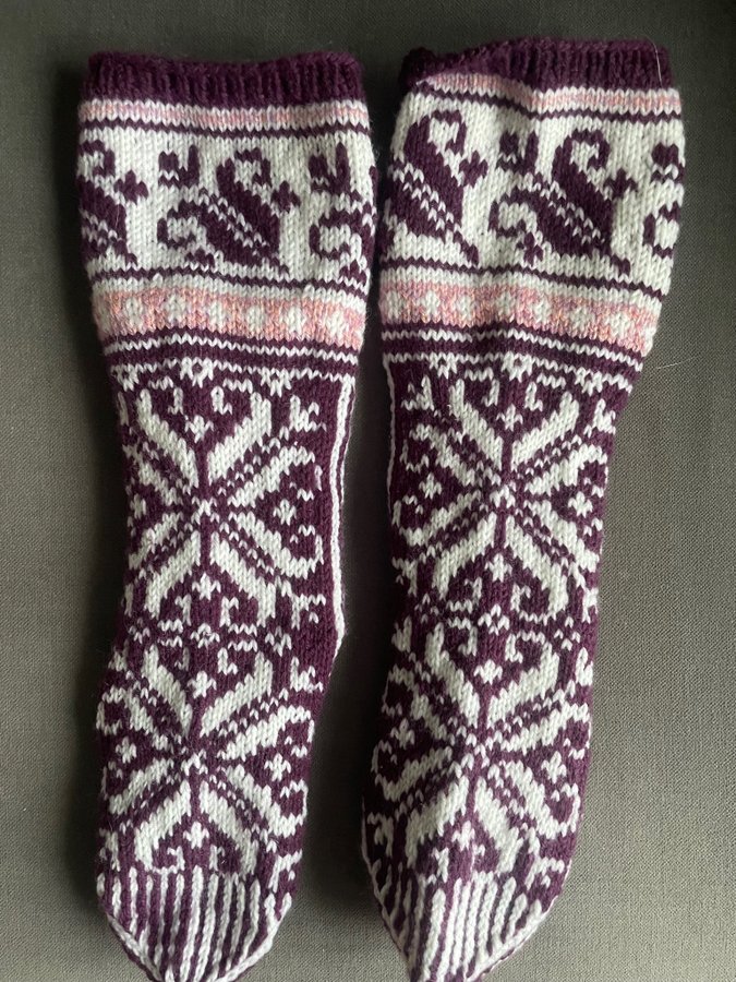 MORMOR CRISTINAS OTROLIGA HANDSTICKADE RAGGSOCKOR str 37/38 Äkta Hantverk