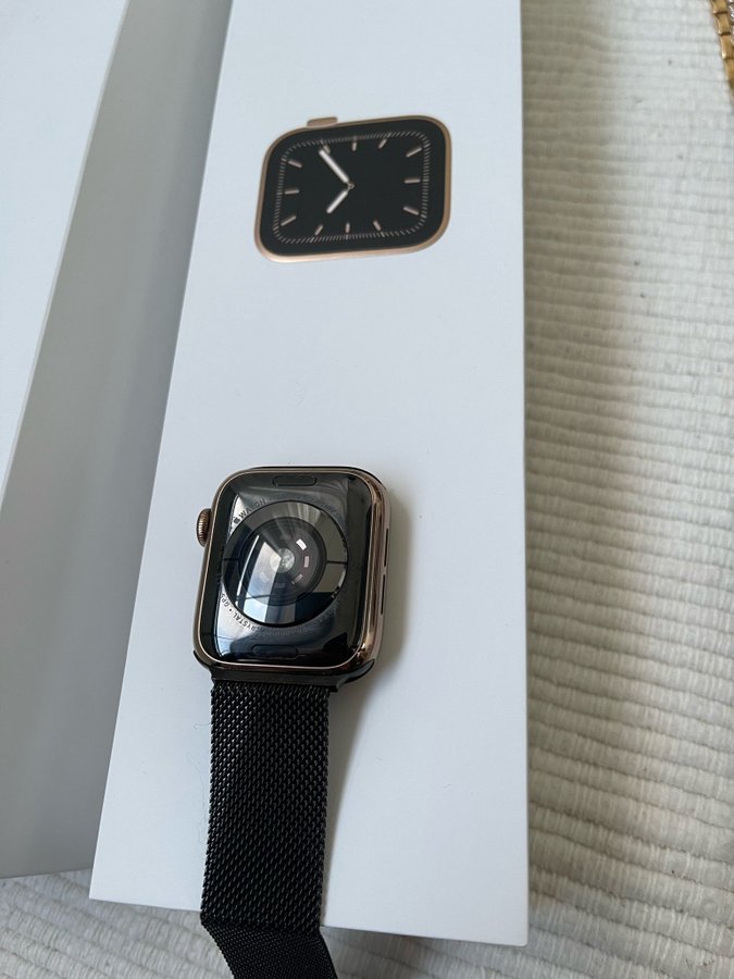 Stainless steel Apple Watch Series 5 (GPS + Cellular) rostfritt stål