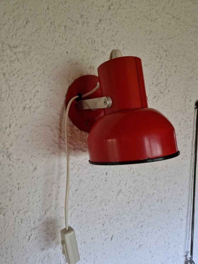 Vägglampa Lival. Retro.