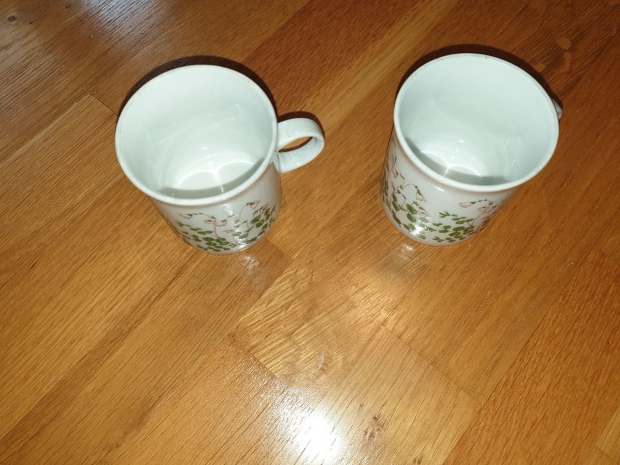 Två små kaffekoppar med linneablommor på linnea Vintage retro