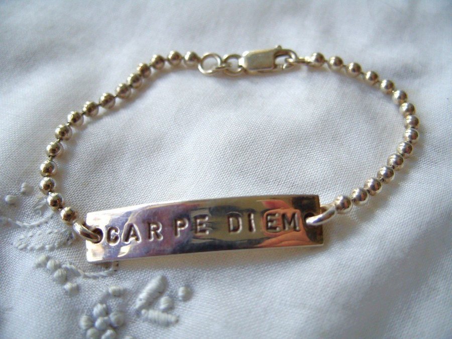 Efva Attling design: "Carpe Diem ballchain bracelet", 925 silver. Längd 17,5 cm