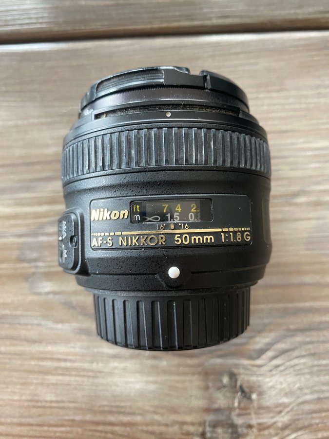 Nikon D3100 med objektiv