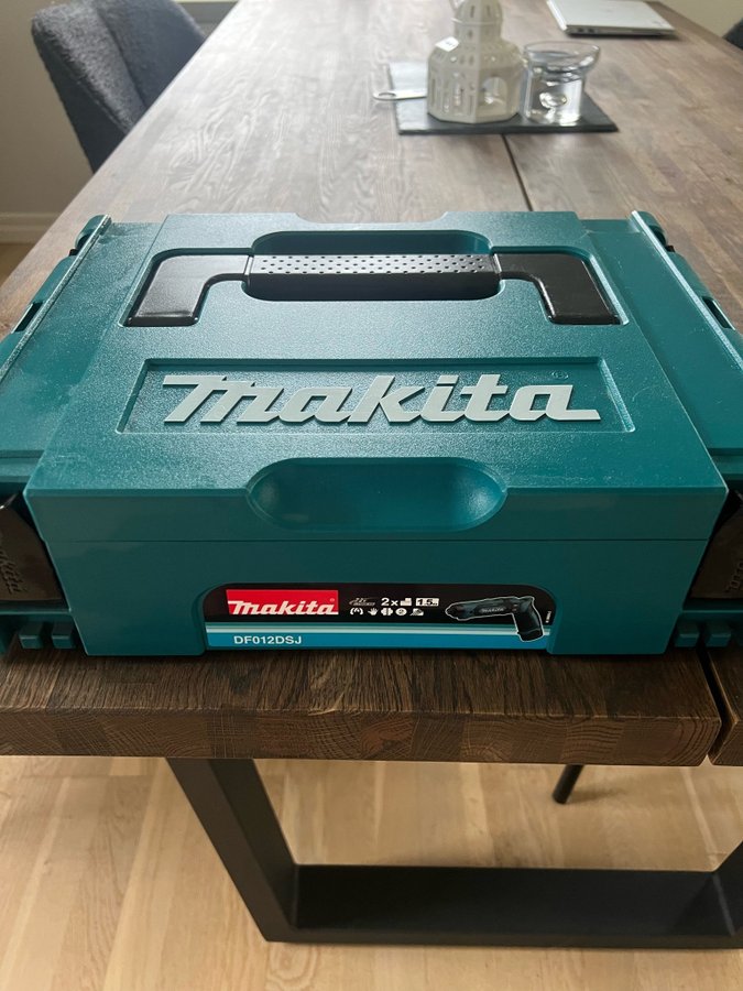 Makita DF012DSJ