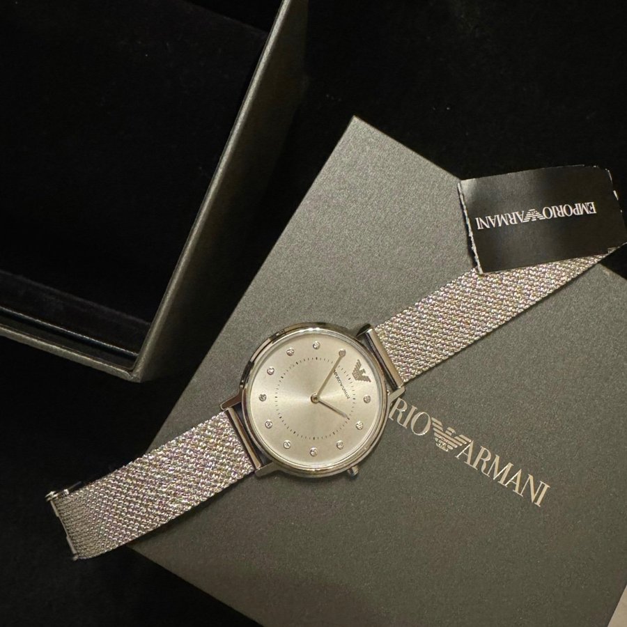 Emporio Armani Damklocka med armband ny oanvänd silver dam klocka