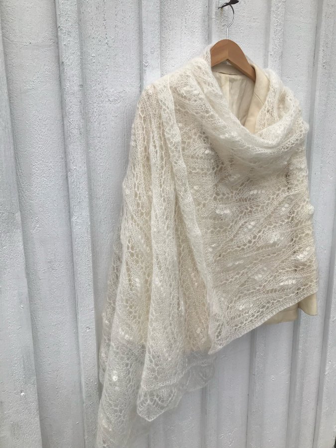 NY! Handstickade créme vit sjal i kid silk  mohair/ lace mönster/brud sjal