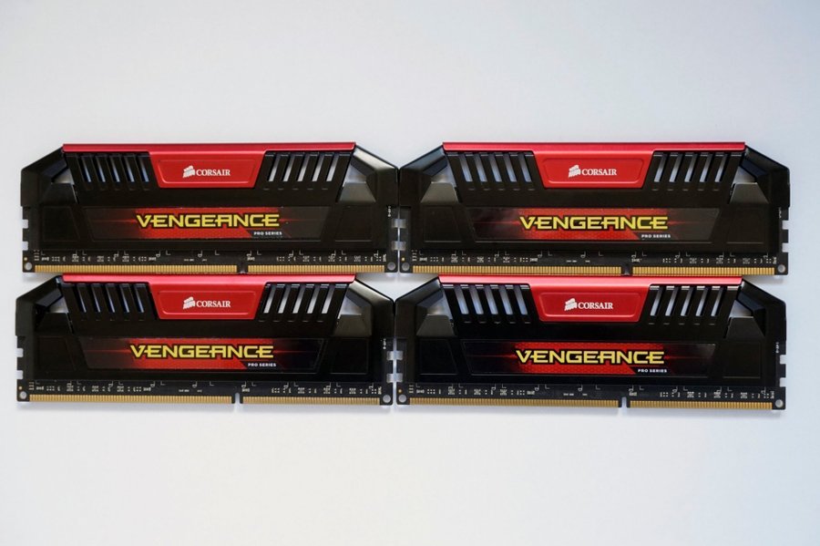 32GB (4x8GB) DDR3-2133 MHz Corsair Vengeance Pro CMY16GX3M2A2133C11R 2133MHz