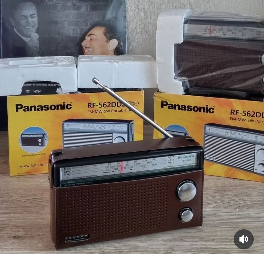 2 st. Panasonic Radio RF-562DD2 Oöppnade helt nya, 3 band