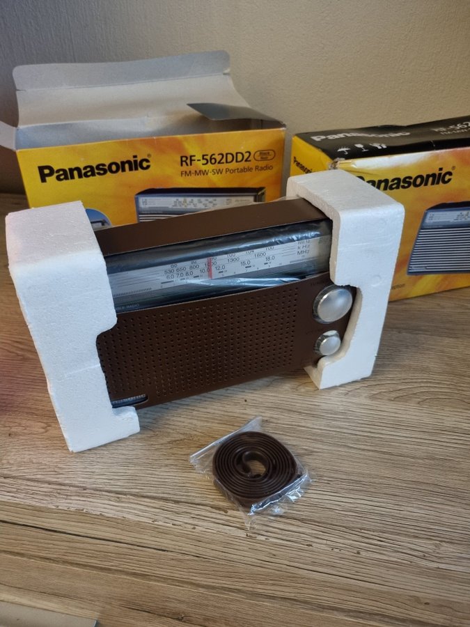 2 st. Panasonic Radio RF-562DD2 Oöppnade helt nya, 3 band