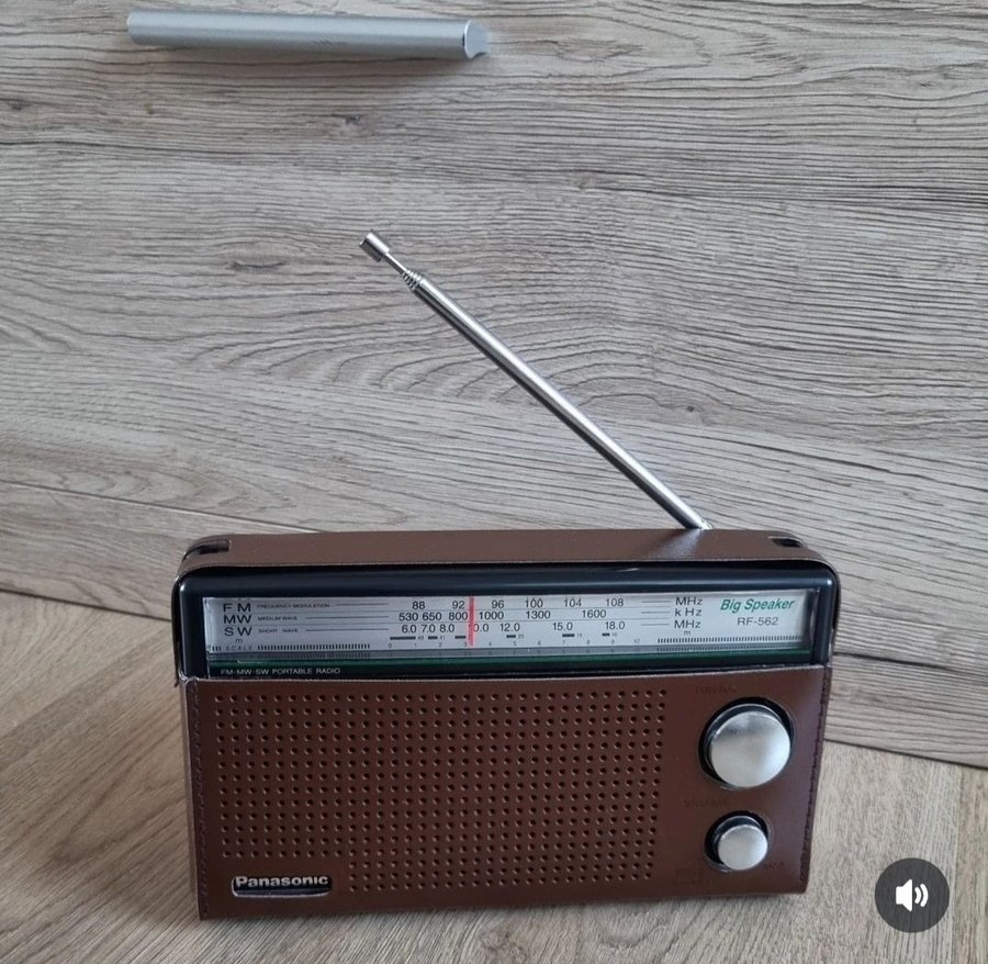 2 st. Panasonic Radio RF-562DD2 Oöppnade helt nya, 3 band