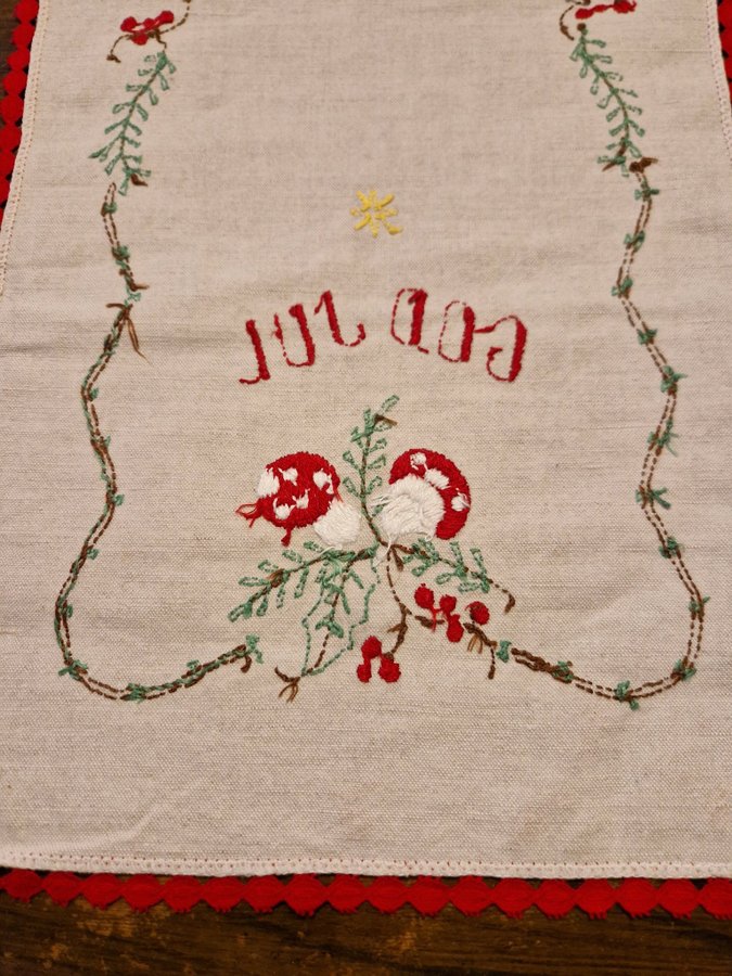 Liten broderad jullöpare