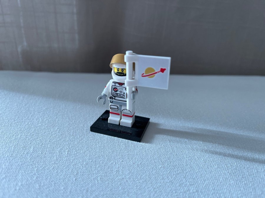 Lego Minifigur - Astronaut med flagga serie 15