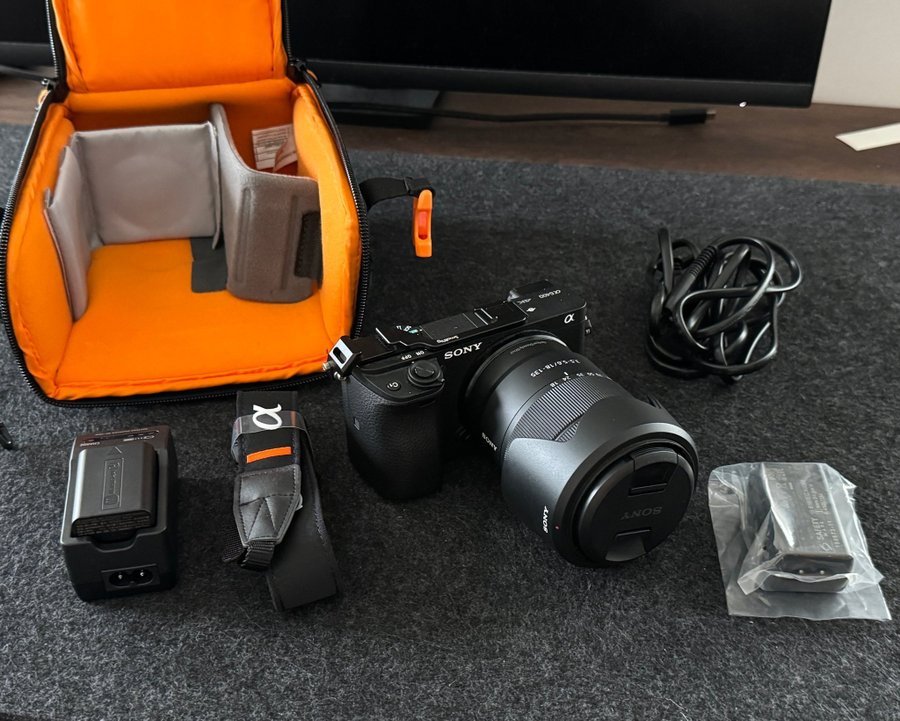 Sony a6400 + Telefoto zoomobjektiv + Extra tillbehör! (bl. a väska)