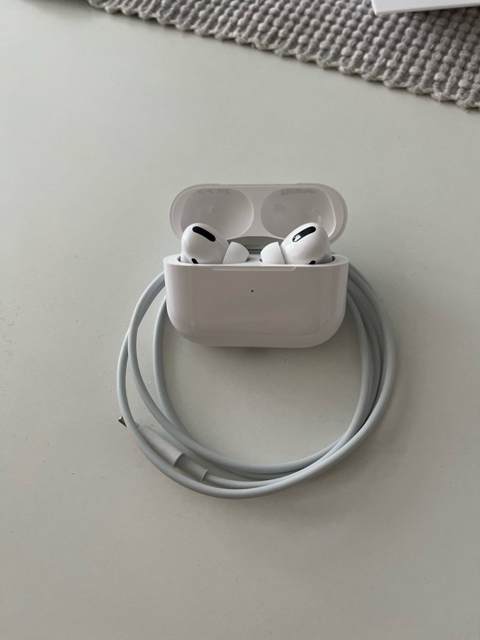 Apple AirPods Pro, Gen 1