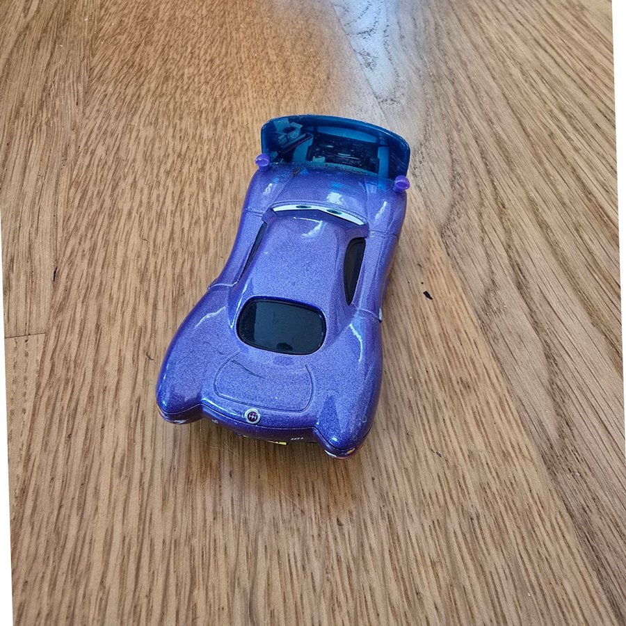 Disney Cars Bilar Pixar Metall 8-9cm - Holly Blinkers med skärm