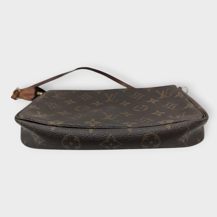 Vintage Louis Vuitton Monogram Pochette Accessoires Pouch Väska