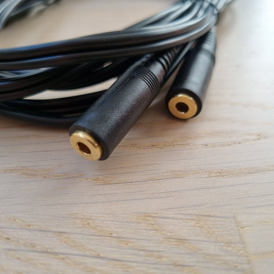 DELTACO ljudkabel (2m), Y-splitter 3,5 mm ha - 2x 3.5mm ho (MM-11) (NY)