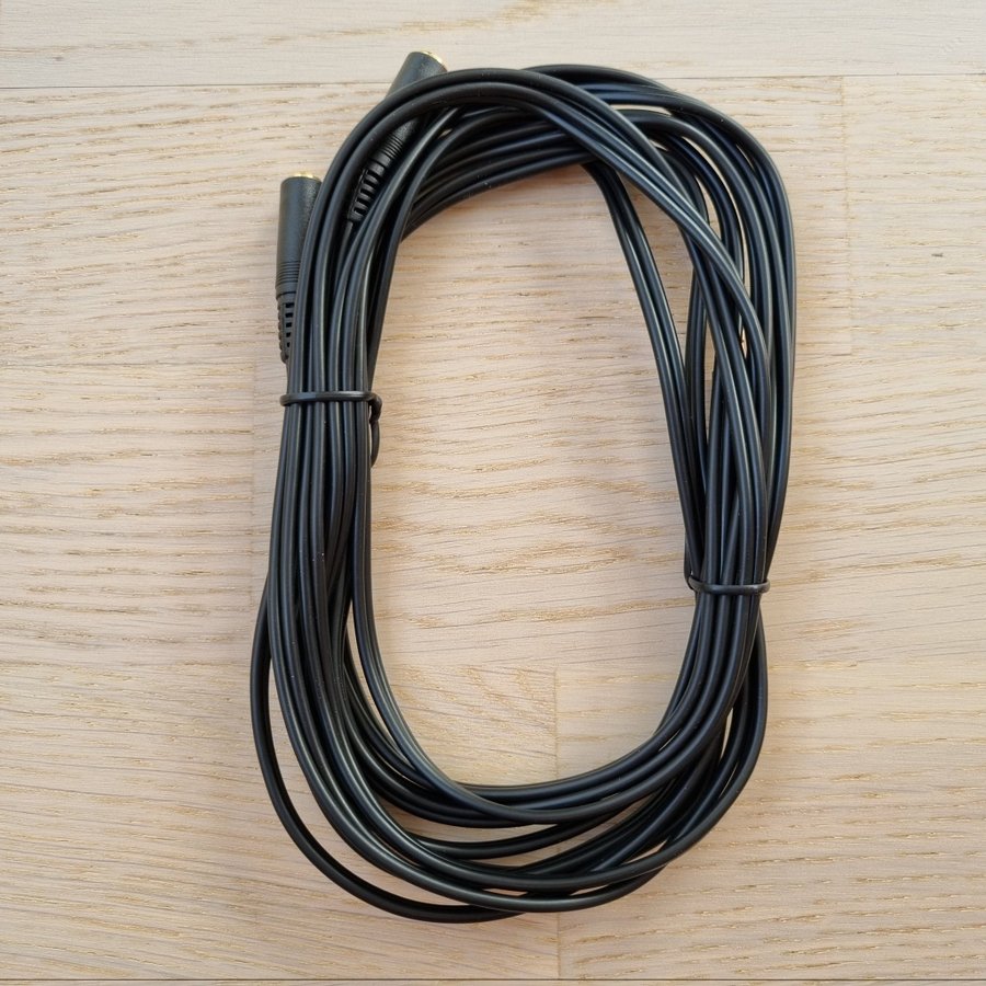 DELTACO ljudkabel (2m), Y-splitter 3,5 mm ha - 2x 3.5mm ho (MM-11) (NY)