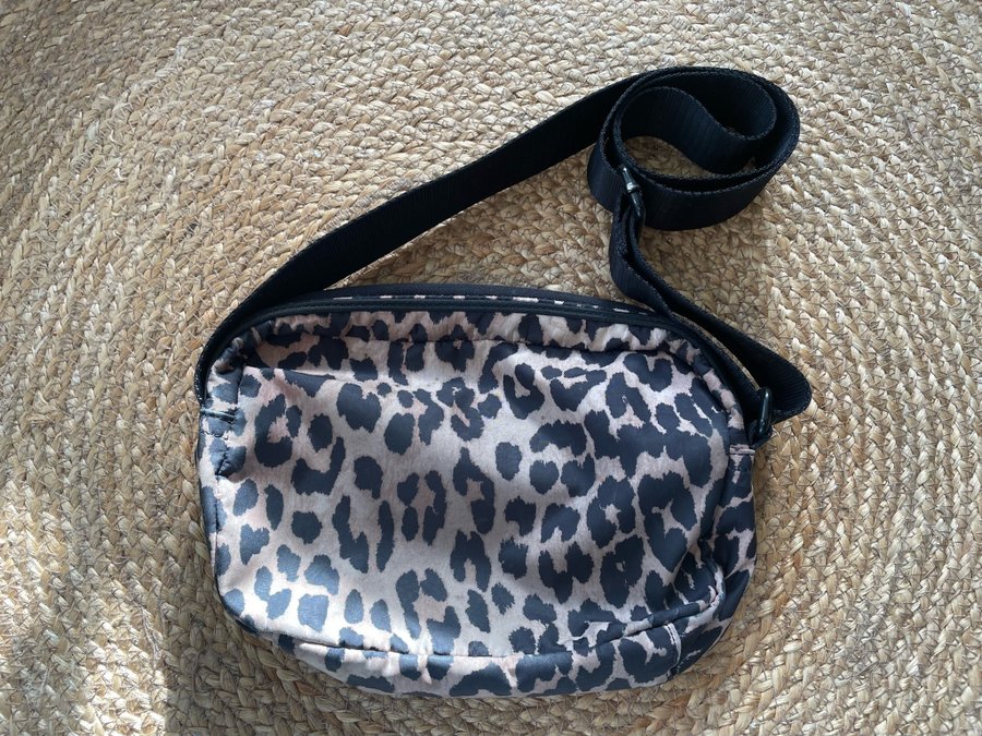 Ganni - shoulder bag - leopard - festival bag