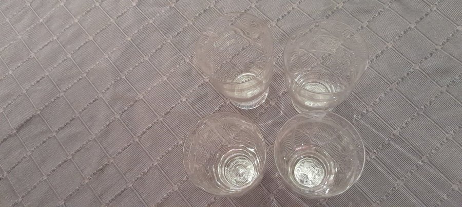 4 Fina mindre äldre SelterGlas; Dricksglas lätt veckade