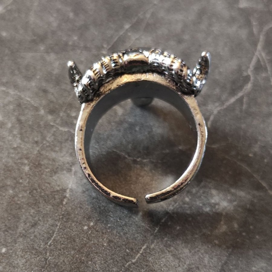 Ring med getskalle, goth, hårdrock, metal, goat