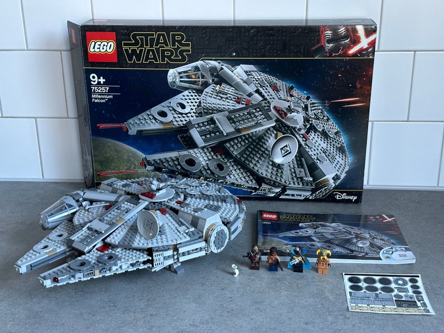 LEGO Star Wars 75257 Millennium Falcon