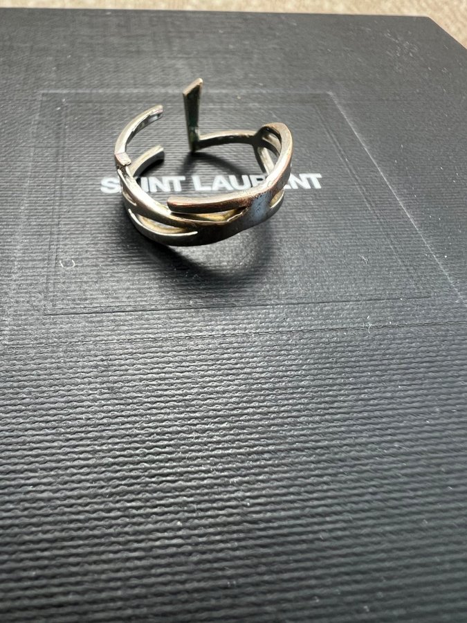 Saint Laurent ring - Nypris 2600kr