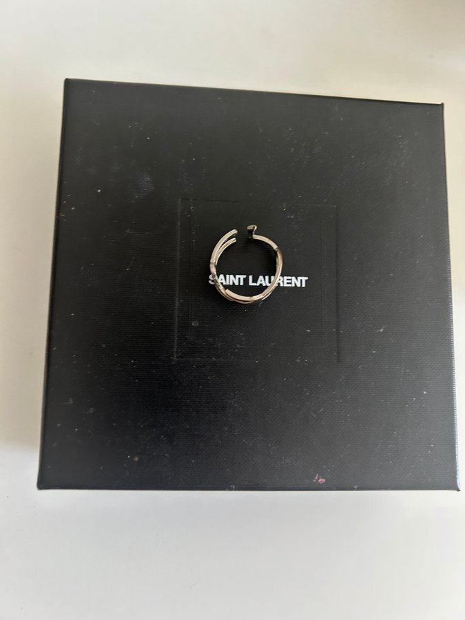 Saint Laurent ring - Nypris 2600kr