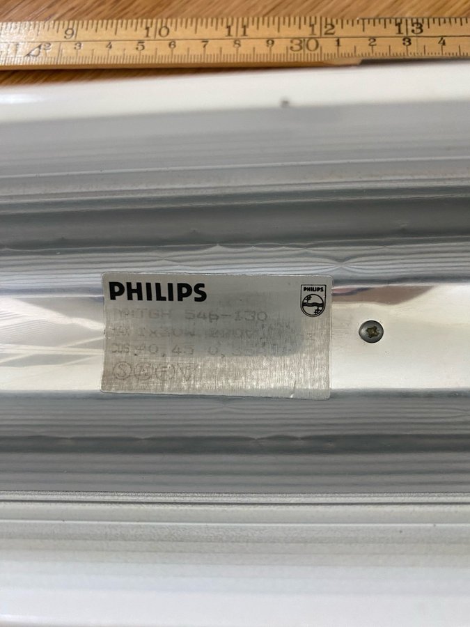 Lysrörsarmatur PHILIPS 220V. inklusive växtlysrör.