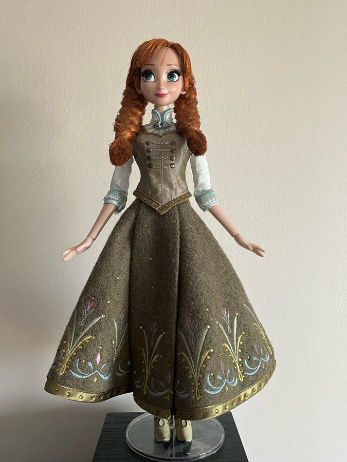 Disney Limited Edition Anna doll 42cm