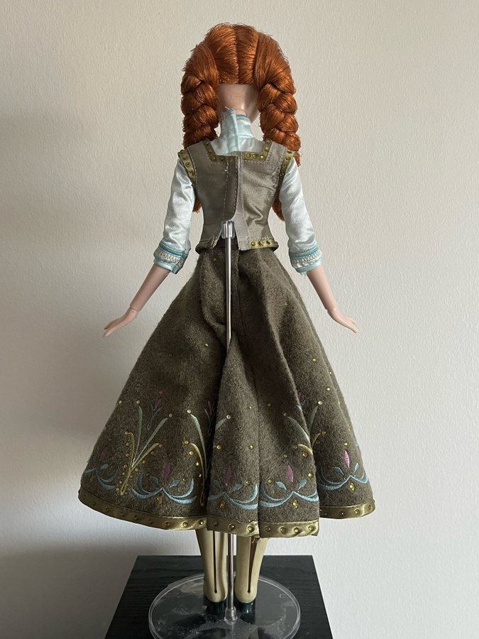 Disney Limited Edition Anna doll 42cm