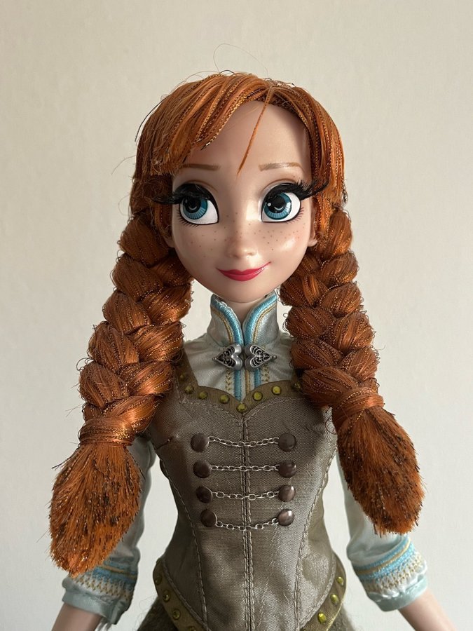 Disney Limited Edition Anna doll 42cm