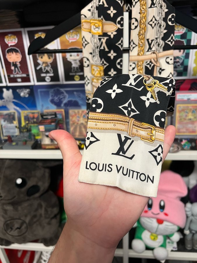 Louis Vuitton Confidential Bandeau Scarf