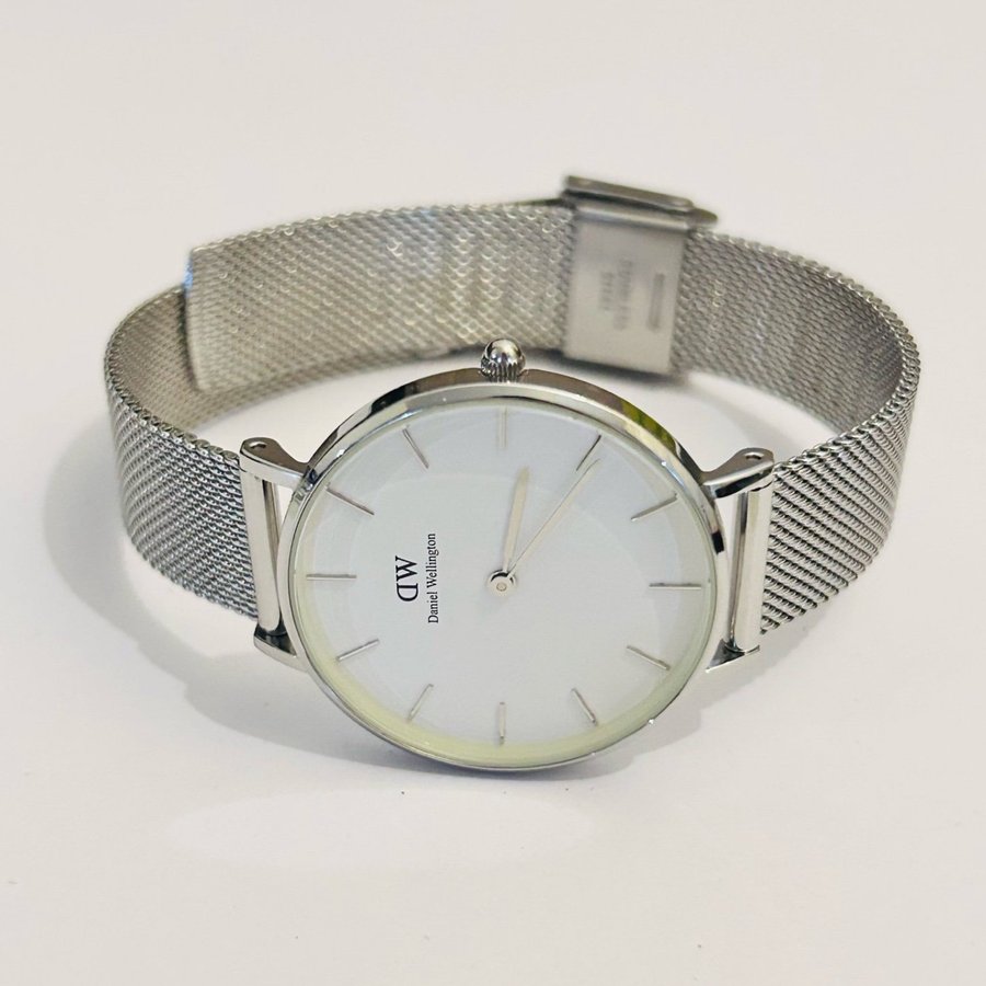 Fin Daniel Wellington klocka med Mesh-armband, Ø 34mm