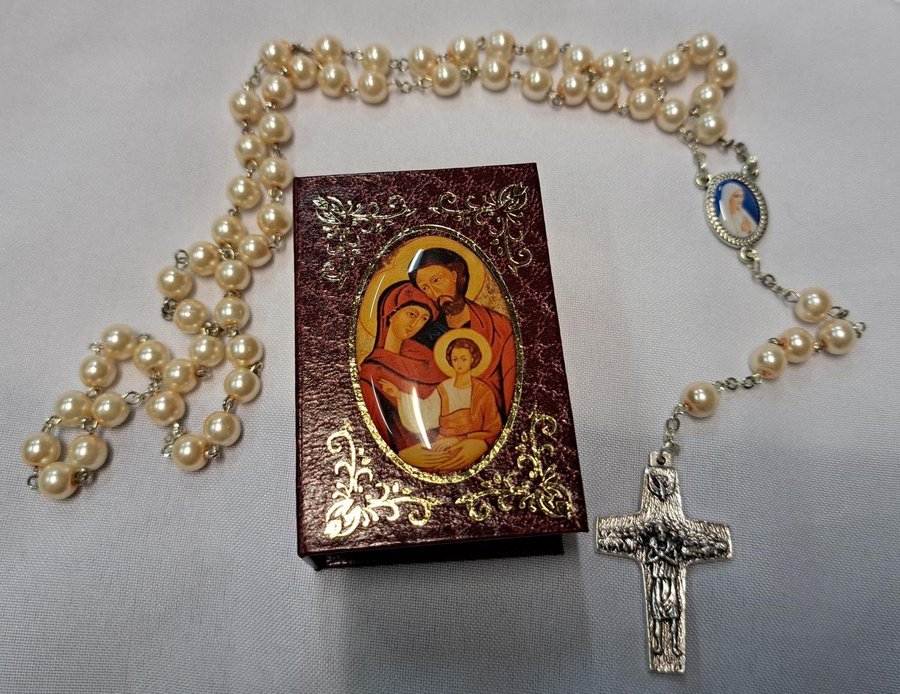 Vedele Good Shepherd Cross Rosary With box with image of the Holy Family