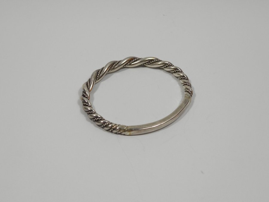 Vintage "Vikingasmycke" armring / bangle i massivt silver