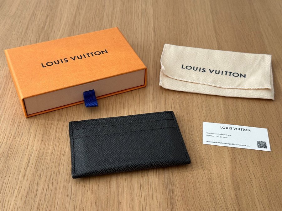 Louis Vuitton taiga leather korthållare