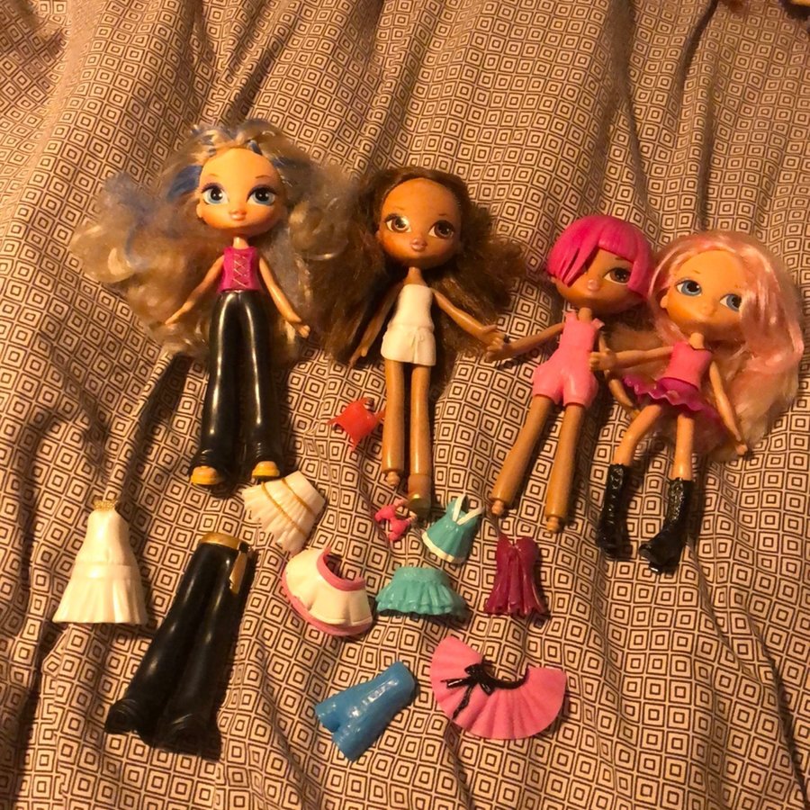 Vintage Bratz Kidz MGA Snap-On Dockor  Kläder - 2000-talet Bundle