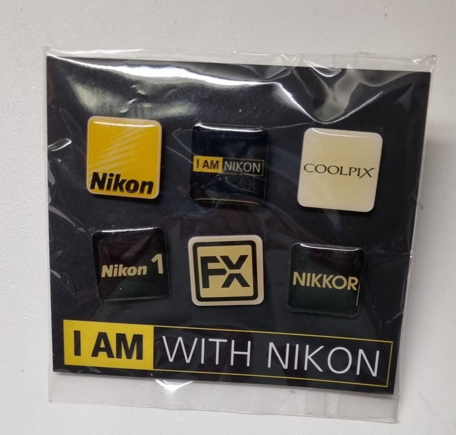 Nikon pins set med 6 stycken