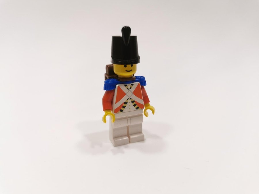 Lego - minifigur - pirates - soldat - imperial - röd (med utrustning)