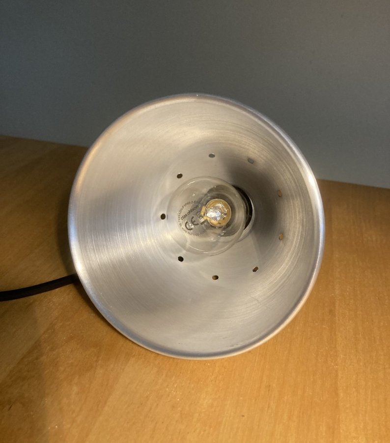 Mycket fin taklampa / fönsterlampa i borstad aluminium