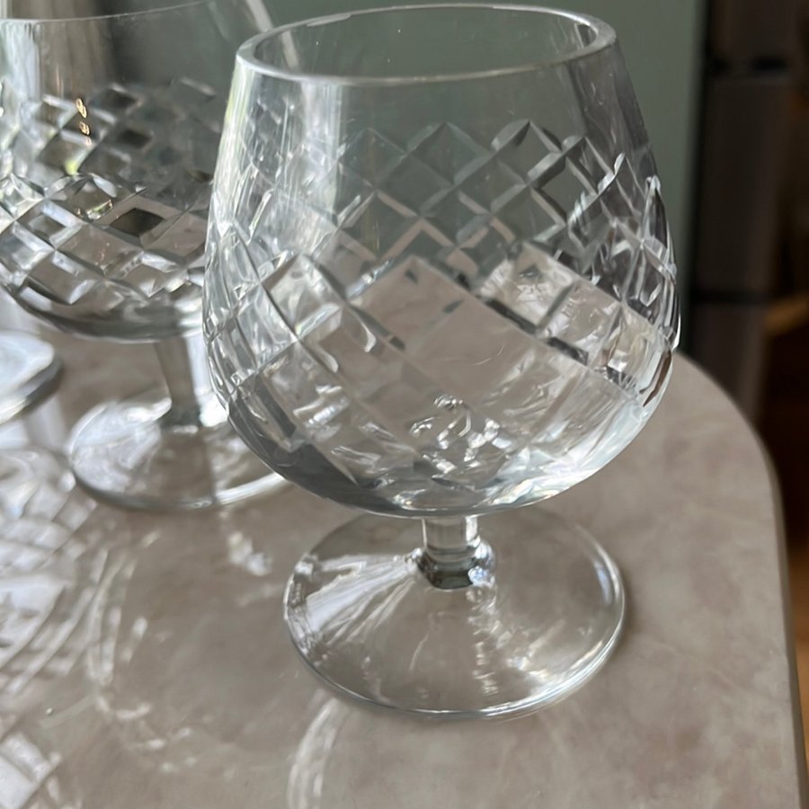 Brandyglas konjaksglas  slipatdekor troligtvis Lyngby Glas vintage