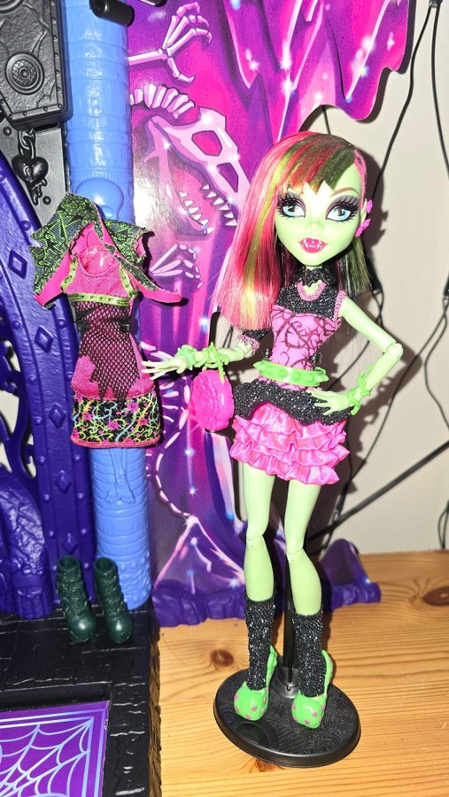 Monster High - Venus McFlytrap I love (heart) fashion VS ghouls night out