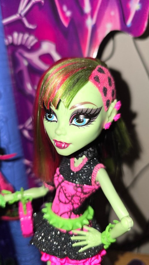 Monster High - Venus McFlytrap I love (heart) fashion VS ghouls night out