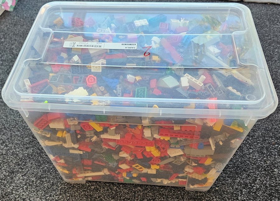 Lego-klossar i stor låda 6.6kg